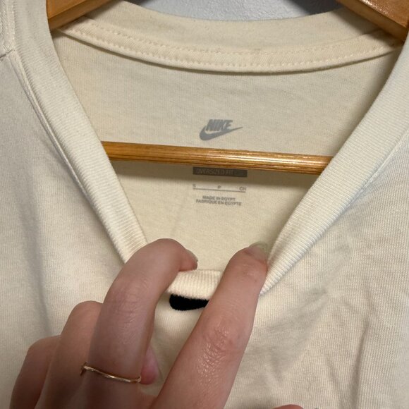 Nike Sportswear Essential Women's Oversized T-Shirt Size: S (4–6) - Picture 3 of 6